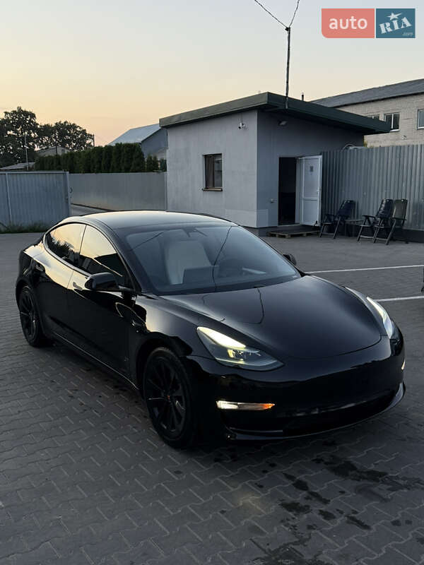 Седан Tesla Model 3 2021 в Луцке
