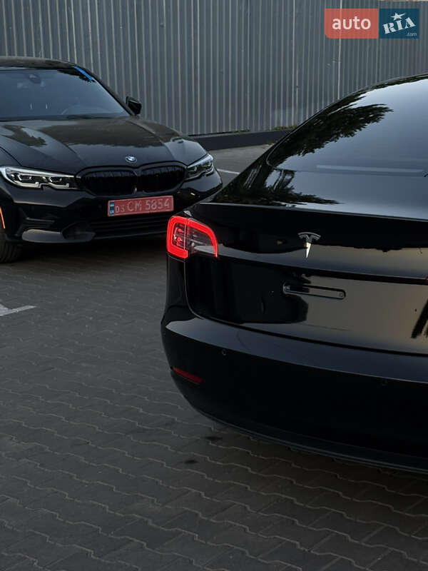 Седан Tesla Model 3 2021 в Луцке