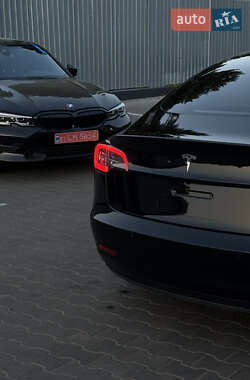 Седан Tesla Model 3 2021 в 