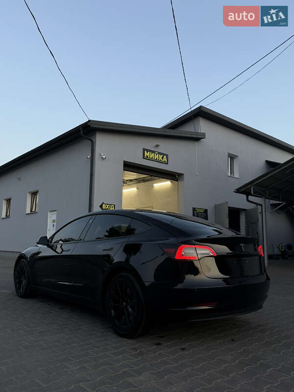 Седан Tesla Model 3 2021 в Луцке