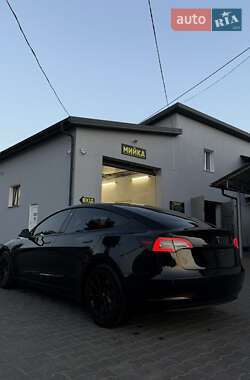 Седан Tesla Model 3 2021 в 