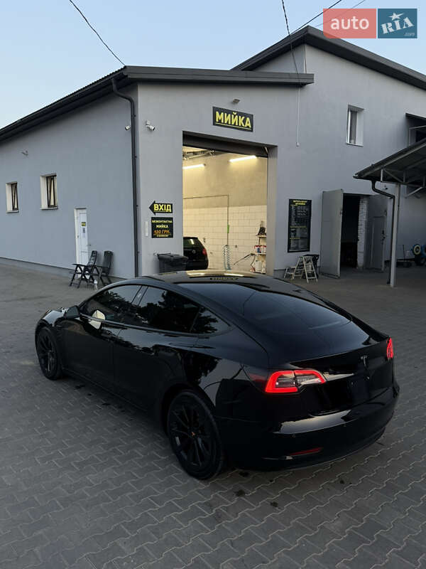 Седан Tesla Model 3 2021 в Луцке