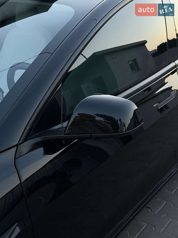 Седан Tesla Model 3 2021 в Луцке