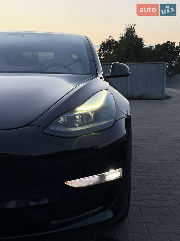 Седан Tesla Model 3 2021 в Луцке