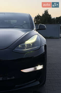 Седан Tesla Model 3 2021 в 