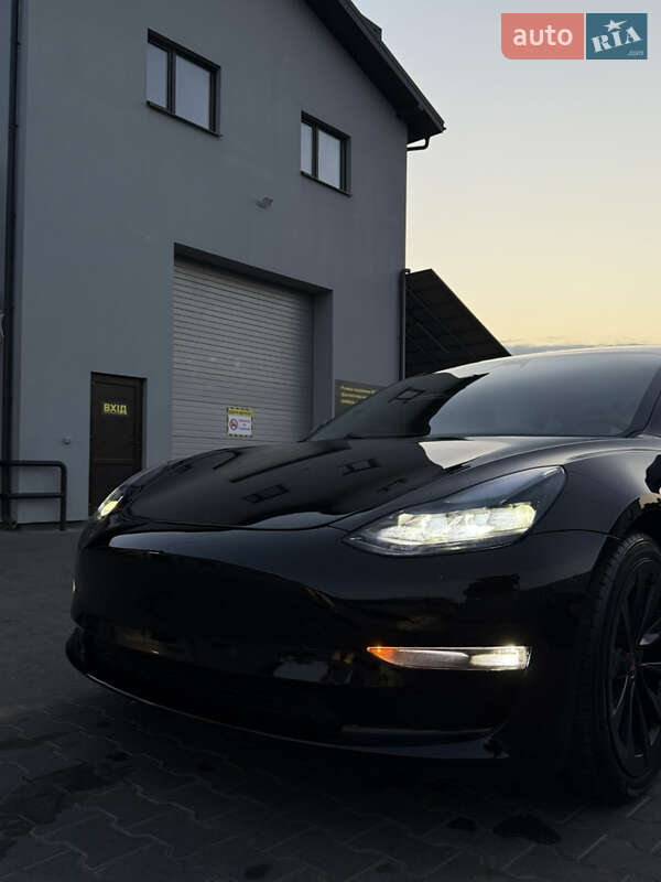 Седан Tesla Model 3 2021 в Луцке