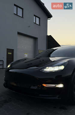 Седан Tesla Model 3 2021 в 