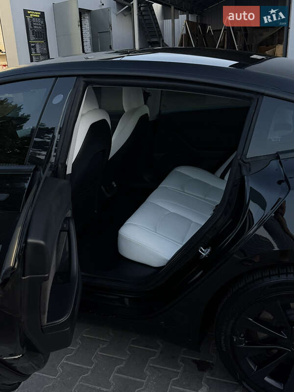 Седан Tesla Model 3 2021 в Луцке