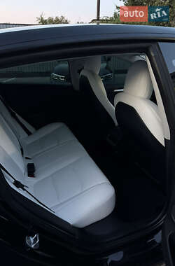 Седан Tesla Model 3 2021 в 