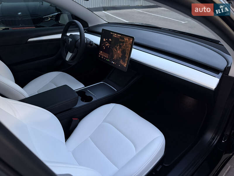 Седан Tesla Model 3 2021 в Луцке