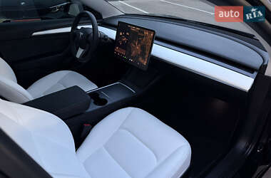 Седан Tesla Model 3 2021 в 