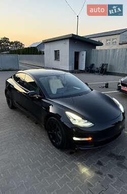Седан Tesla Model 3 2021 в 