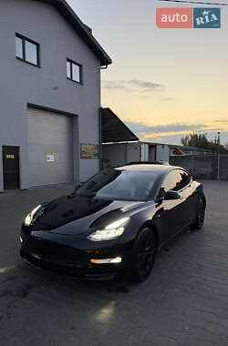 Седан Tesla Model 3 2021 в 