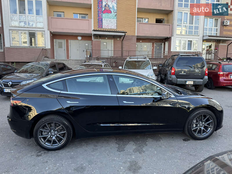Седан Tesla Model 3 2019 в Киеве