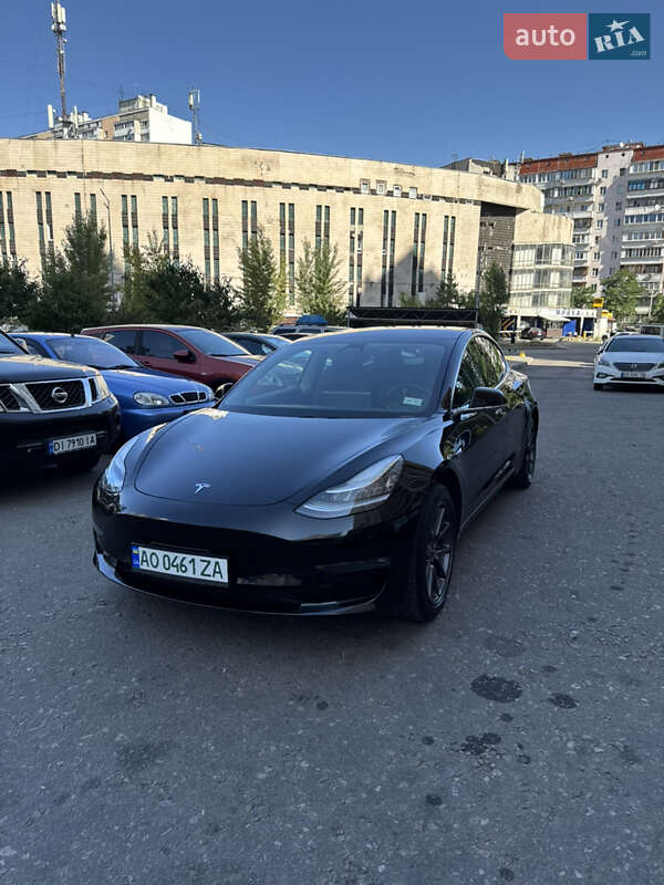 Седан Tesla Model 3 2019 в Киеве