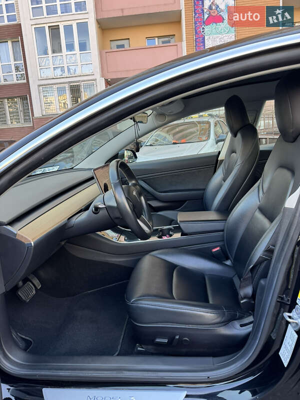 Седан Tesla Model 3 2019 в Киеве