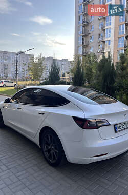 Седан Tesla Model 3 2021 в 