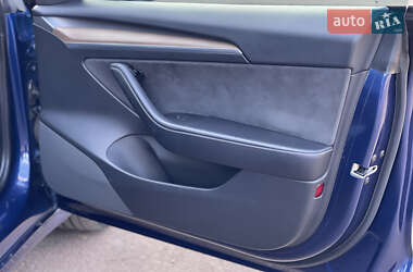 Седан Tesla Model 3 2021 в Киеве