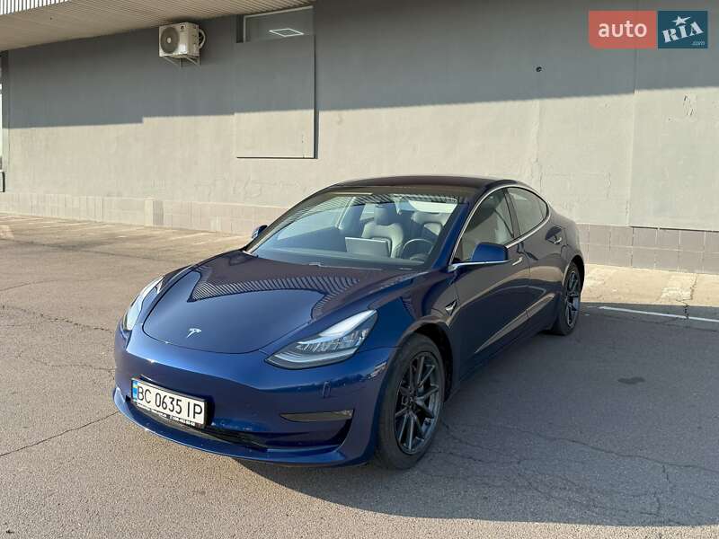 Седан Tesla Model 3 2018 в Львові