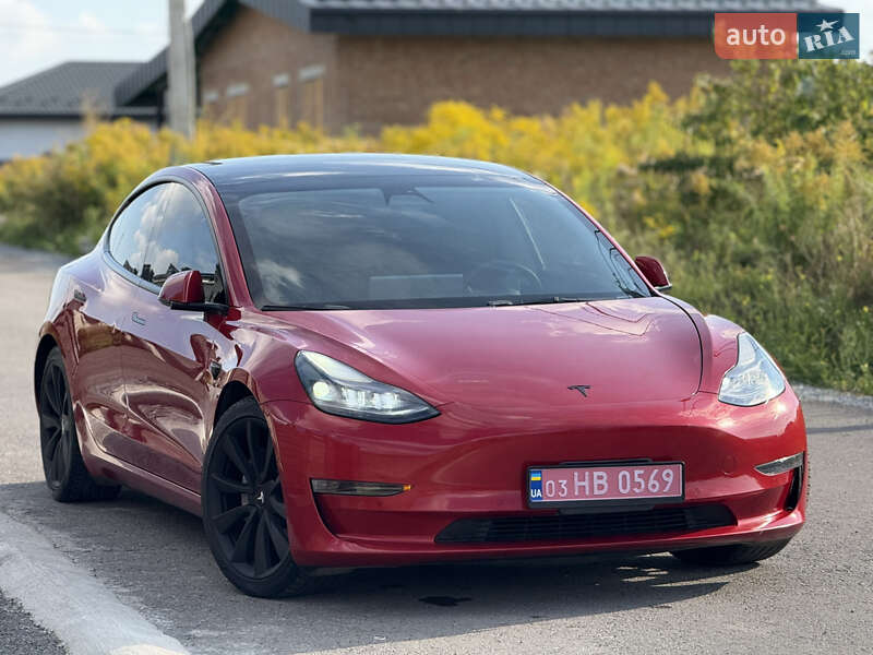 Седан Tesla Model 3 2022 в 