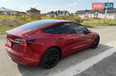 Седан Tesla Model 3 2022 в 