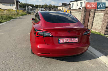 Седан Tesla Model 3 2022 в 
