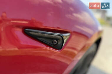 Седан Tesla Model 3 2022 в 