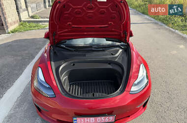 Седан Tesla Model 3 2022 в 