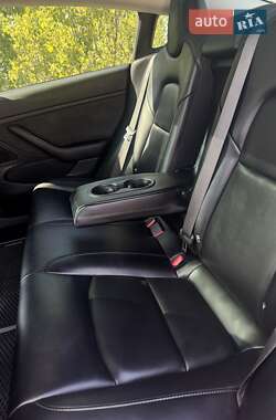 Седан Tesla Model 3 2018 в 