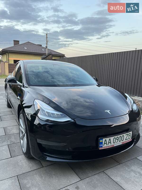 Седан Tesla Model 3 2020 в Києві