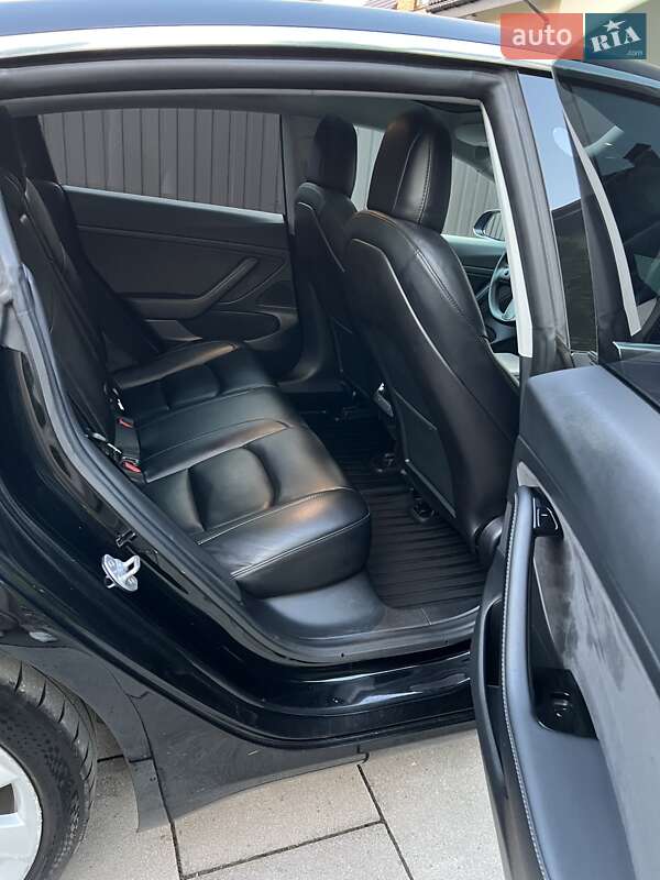 Седан Tesla Model 3 2020 в Києві