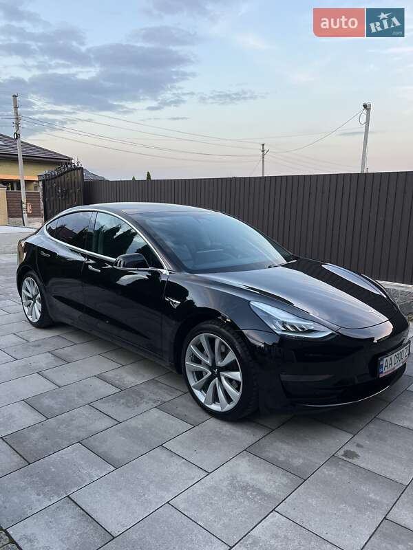 Седан Tesla Model 3 2020 в Києві
