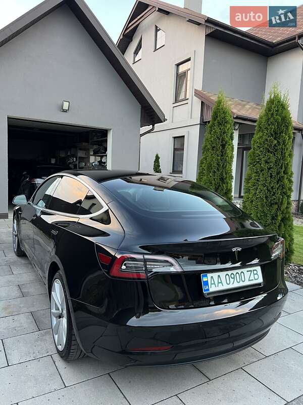 Седан Tesla Model 3 2020 в Києві
