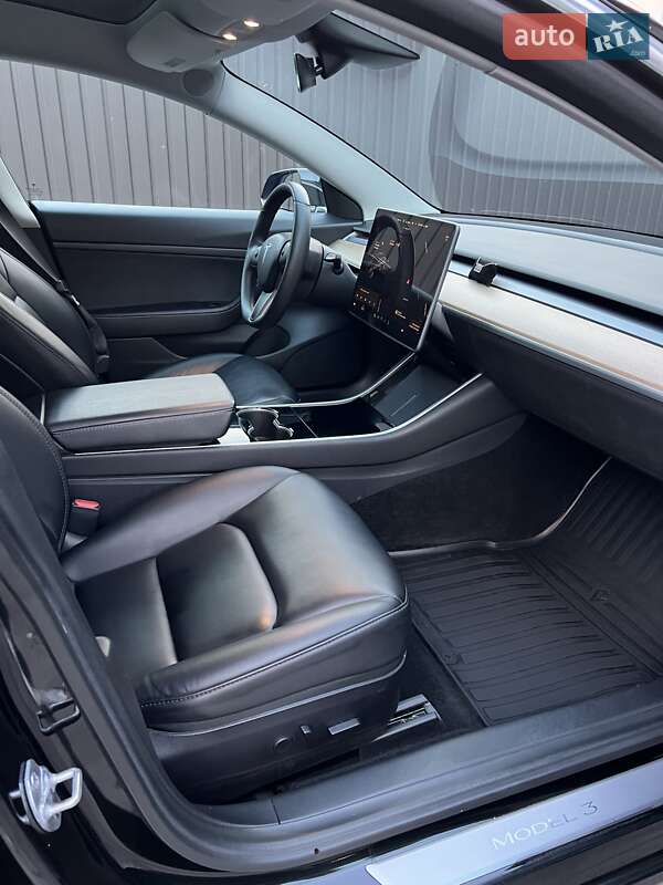 Седан Tesla Model 3 2020 в Києві