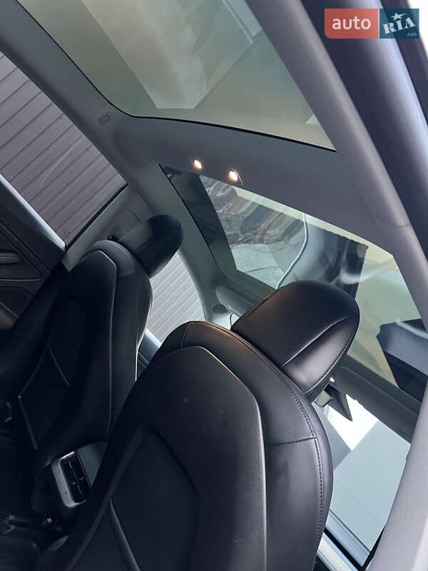 Седан Tesla Model 3 2020 в Києві