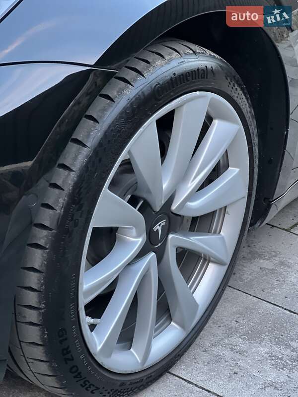 Седан Tesla Model 3 2020 в Києві