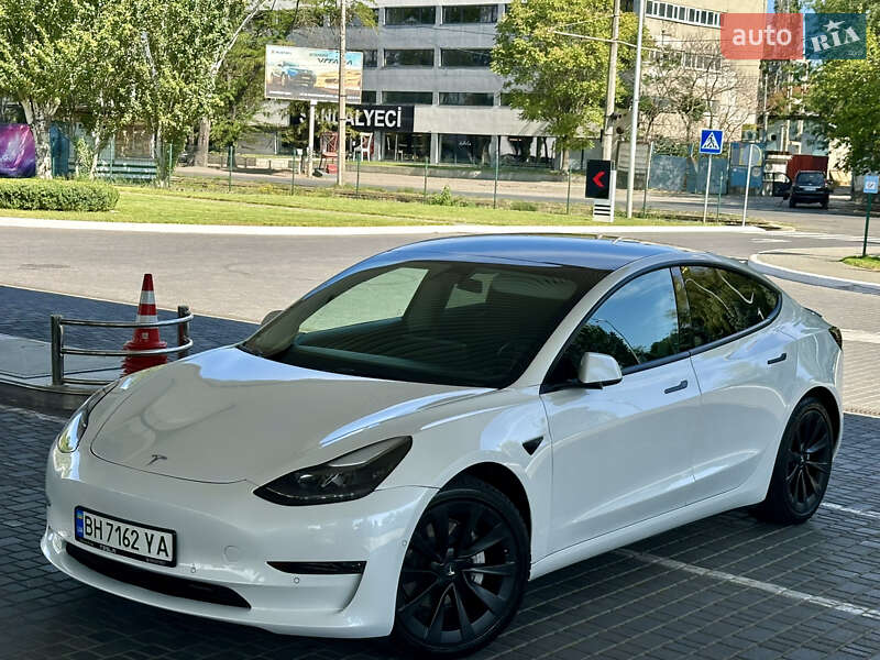 Седан Tesla Model 3 2021 в Одессе