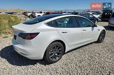 Седан Tesla Model 3 2022 в 