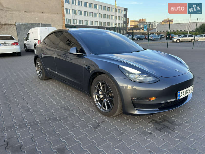 Седан Tesla Model 3 2022 в Киеве