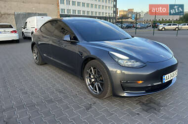 Седан Tesla Model 3 2022 в 