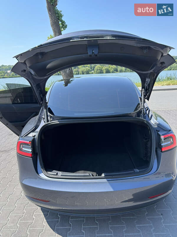 Седан Tesla Model 3 2022 в Киеве