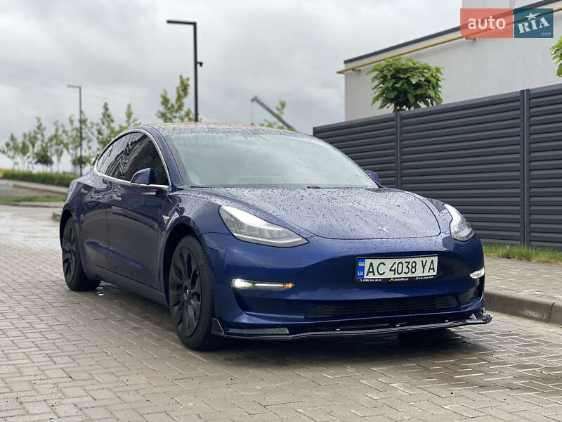 Седан Tesla Model 3 2018 в Луцке
