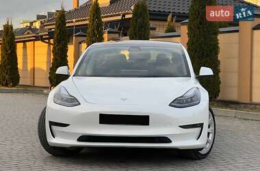 Седан Tesla Model 3 2022 в 