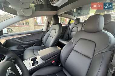 Седан Tesla Model 3 2022 в 