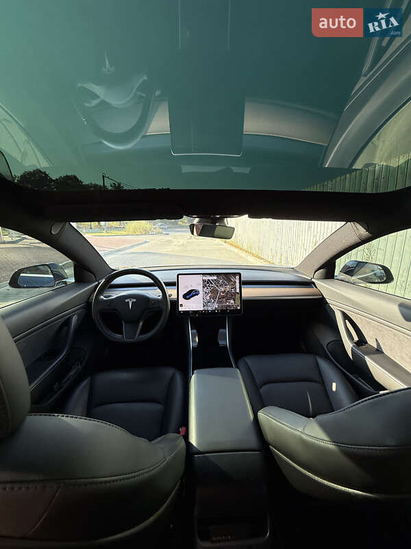 Седан Tesla Model 3 2018 в Ровно