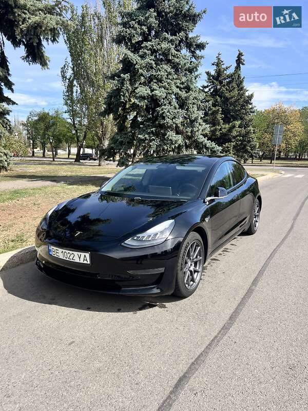 Седан Tesla Model 3 2019 в 