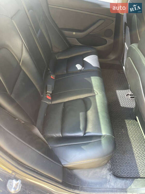 Седан Tesla Model 3 2022 в Кам'янському