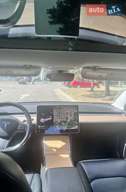Седан Tesla Model 3 2019 в 