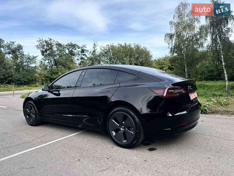 Седан Tesla Model 3 2021 в Львові