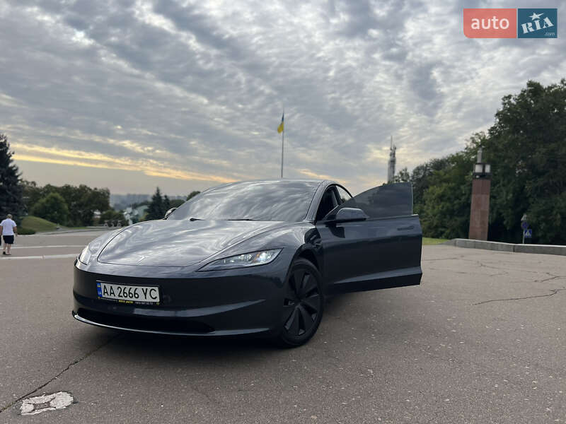 Седан Tesla Model 3 2024 в Києві